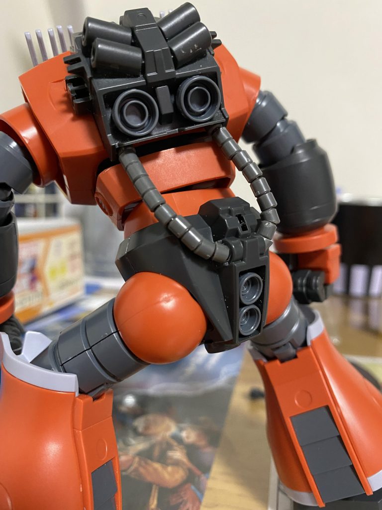 背中のパイプはスプリングなどで可動に追従するように工作胴体カットしたり今思うと一番苦労した部分のような気がします