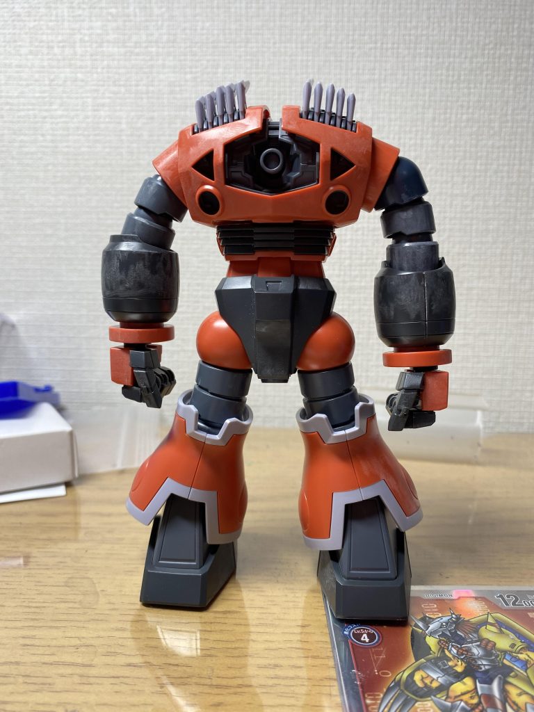 腕延長の様子確か肩を増やして左腕側が増設、右腕側はキットままの状態で可動チェック時の写真