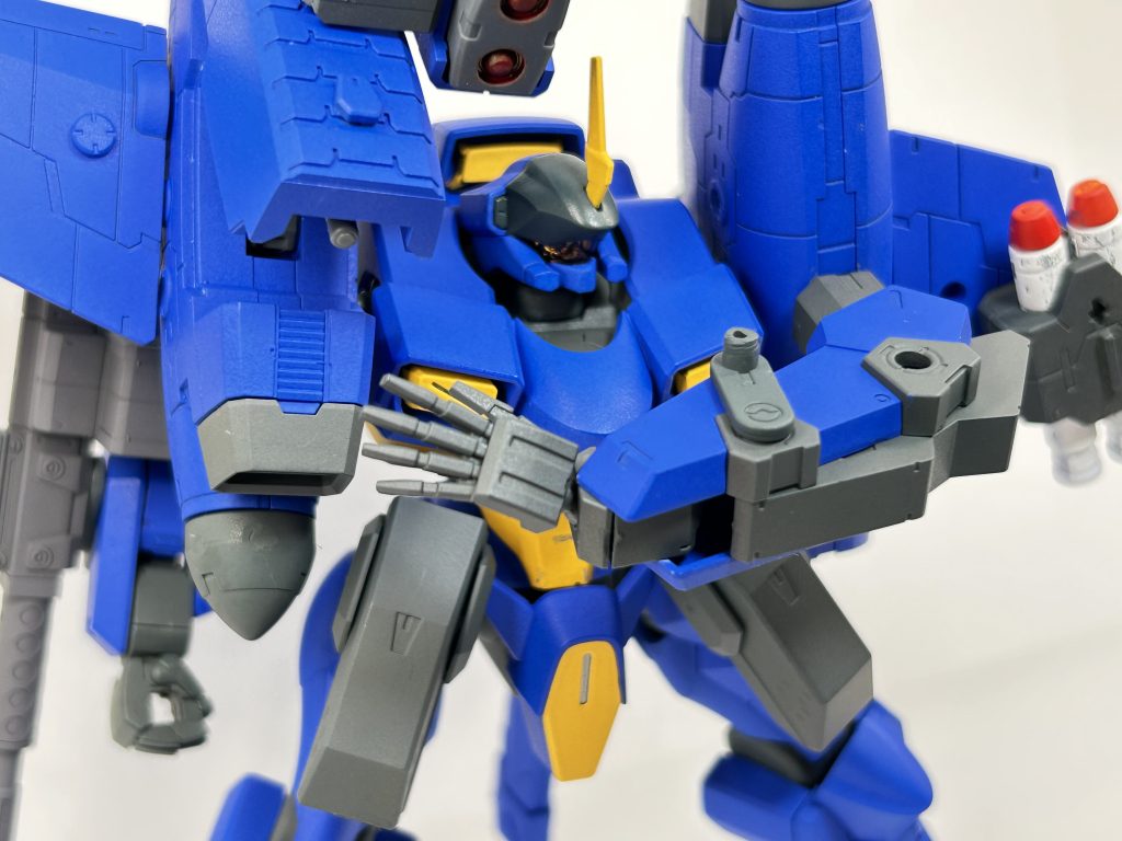 肩部にサーベルラック内蔵