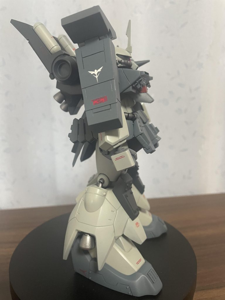 シールドはスジボリ考えて時間かかりました。デカールのとこはほんとは下にスジボリやってて斜めラインが失敗の為プラバン貼ってごまかしのこれですw