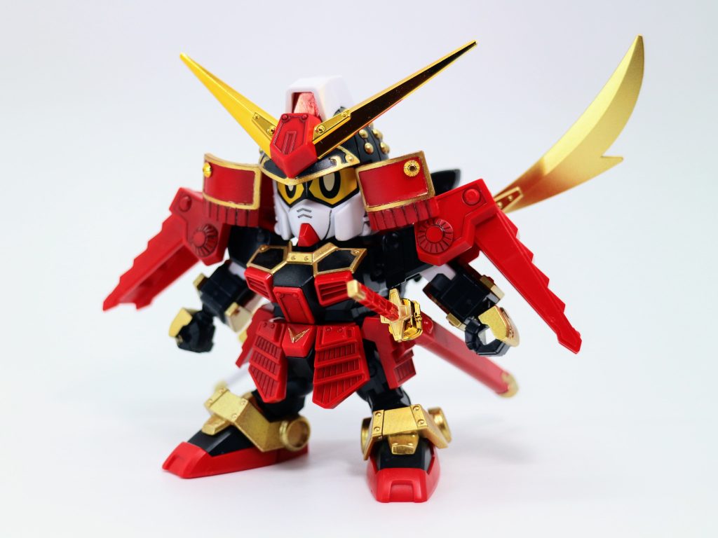 メッキを落とすのも考えましたがこれこそBB戦士だよなぁということでそのままにしました。昔の武者はアンテナパーツはメッキじゃなかったので念願叶ってってことで。