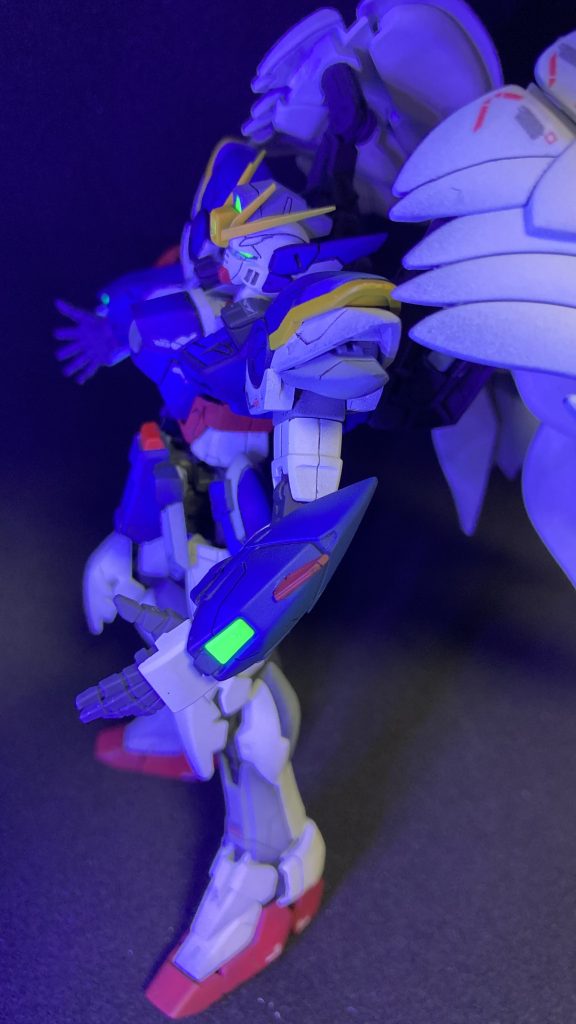 3作品目ウイングガンダムゼロEWをグラデーションに挑戦してみました！でも全然グラデーションになってない( ˊᵕˋ ;)💦–5枚目/制作者：みなみかぜ