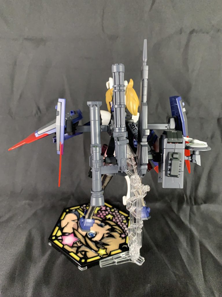 背部の武装はバズーカ、ガトリング、自作のビームキャノン、ミサイルポッド(レドーム装備)、ハンドグレネードを装備し、あらゆる状況に対応出来るようにと想定しております。