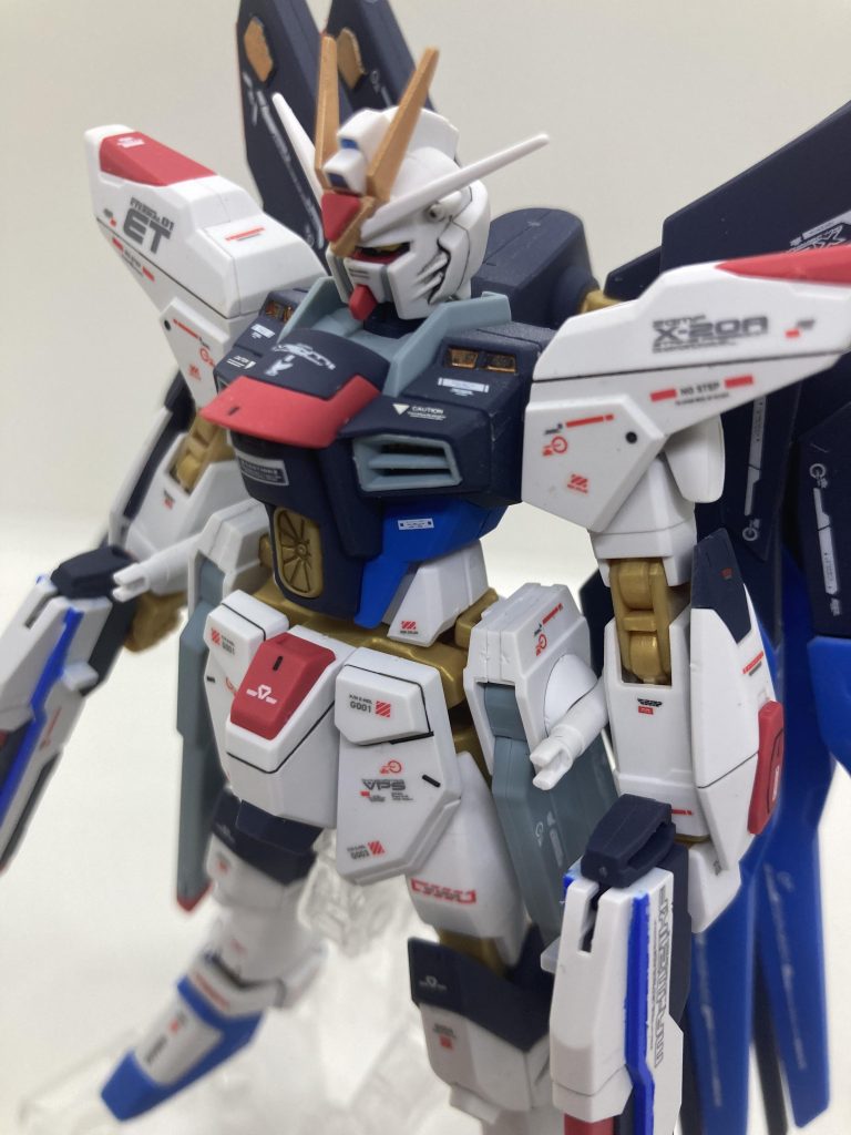 ガンダムデカールとRG用水転写デカールを使用しています。
