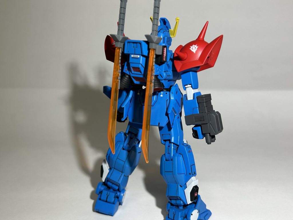 バックパックはイフリート改のバーニアに手を加えました(元のパーツは壊したからね)サイドスカートはルプスレクスから。ホントはギミック仕込みたかったけど今の自分ではいつまでも完成しないから何となくスラスターっぽいのがあるパーツをチョイス。