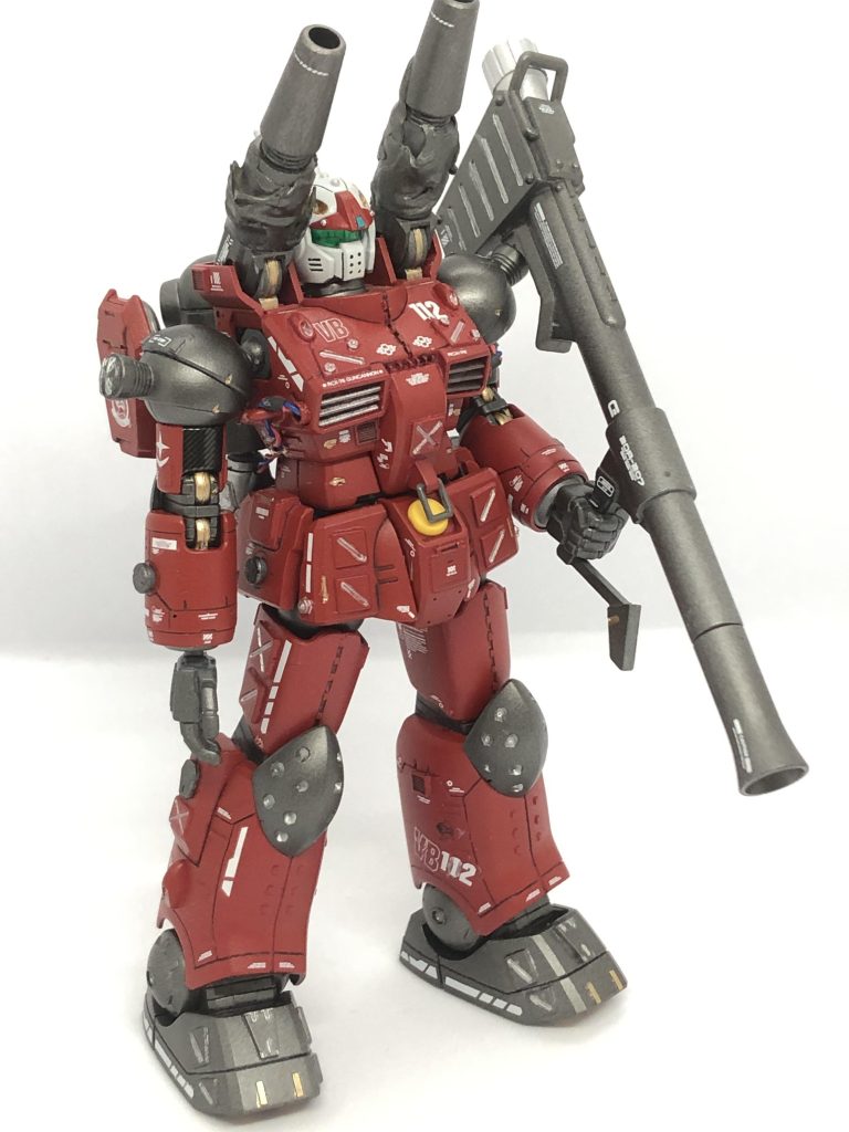 ここからは装備を取り外した状態で撮っていきました。スジボリは少なめ、デカール多め。未装備状態のハードポイントは隠すことが出来ます。実は脚を1mm延長しています。