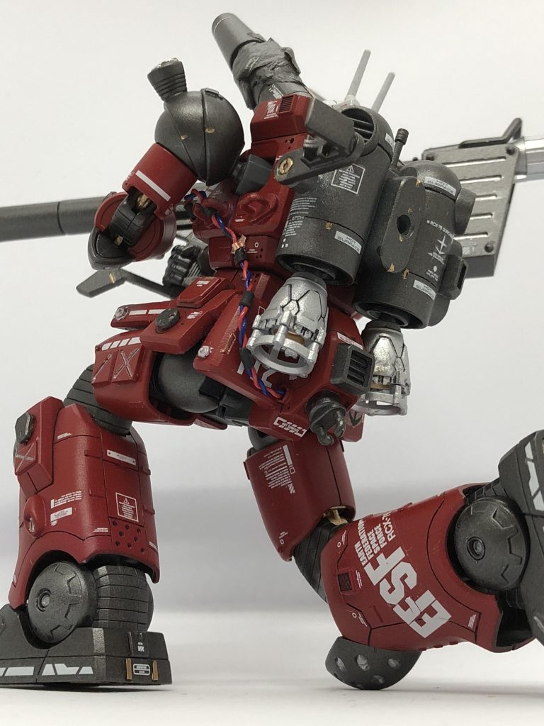 しっかり膝立ちも出来ます。このアングル好きです。バックパックのハイパーバズーカ懸架用のフックがいつの間にか破損していて悲しかったです。ウェザリングに活かします。 ここまでご覧頂き、ありがとうございました!もし宜しければ、いいね!やコメントも是非お願い致します!