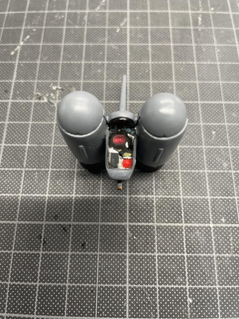 ライト部分はUVレジン液で作成