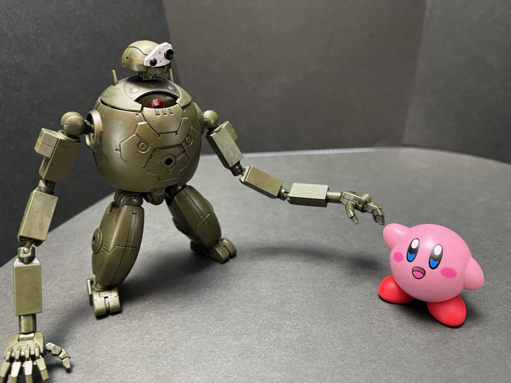 急に閃いて作成顔は1000円売りされていたデミバーディングヘッドにプラパーツ貼り、腕や首の接続部にガンプラジャンクを使用