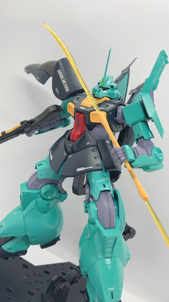 ナギナタがゲルググ感を出しています。