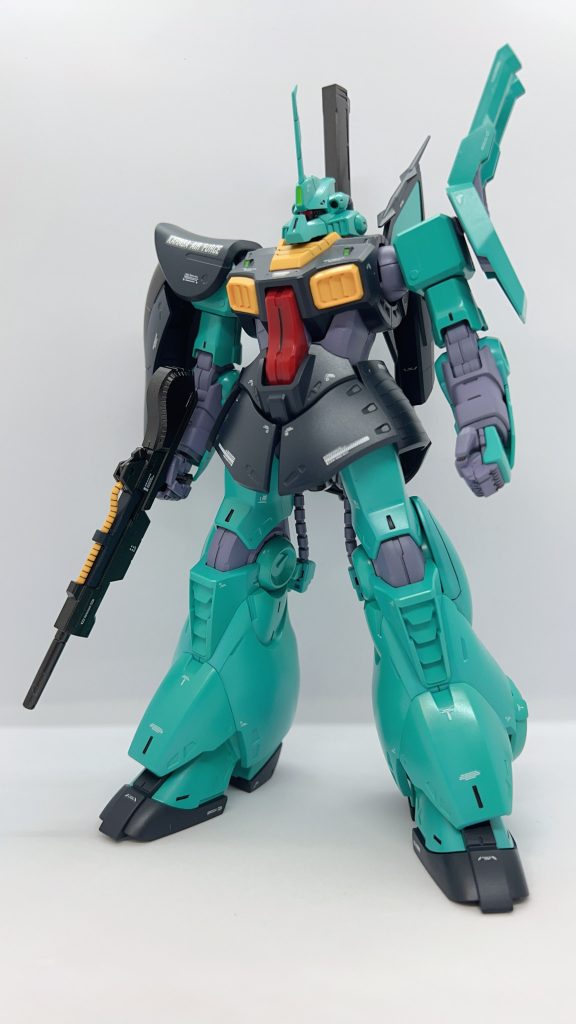 ホワイトにエメラルドグリーンを4割くらい混ぜています。青はティターンズブルー1です。取説がwebで閲覧できるようになったのは重宝しますね。