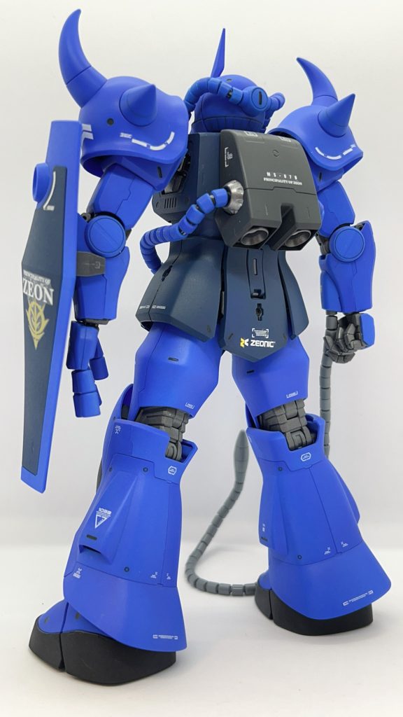 裾の形状とパーツ分割がシンプルでカッコいいです。