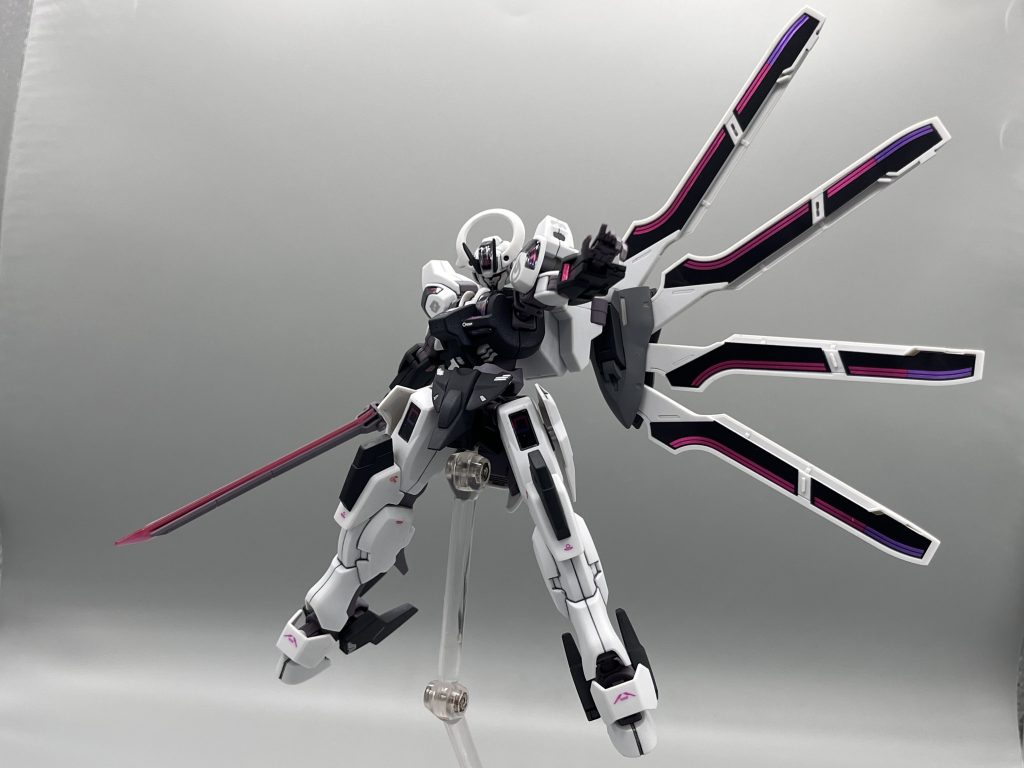 アクション！缶スプレーは黒の部分にMr.カラー ジャーマングレー、ガーディアンの1部にMr.カラー ニュートラルグレーを塗りました。