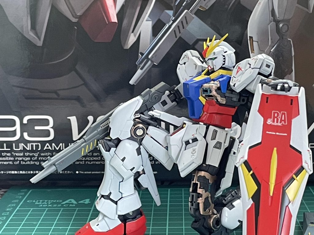 カメラテストに撮ったものなのですが、個人的にいいなとおもったので。やはりνガンダムは伊達じゃなかったですね。パーツ数、パーツの精度、ヒケの少なさ、どれをとってもピカイチでした。狙ったわけではなかったのですが、偶然にも9月3日νガンダムの日に投稿と相成りました。拙い作品ですが、最後までご覧頂きありがとうございます。🙇♂️