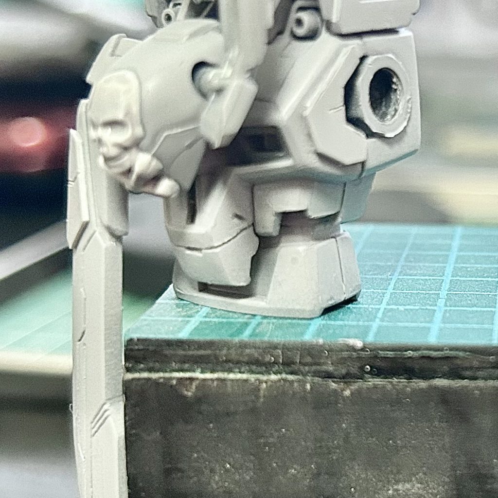 今回かなり力を入れた胴体のスジ彫りと形状変更海外のガレージキットを参考に削り込みました