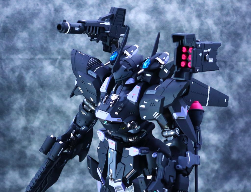 シュツルムファウストとミサイルは差し色でパッションピンクを調色、良い差し色になりました❗パッションピンク 下地ピンクサフ ガイアノーツ、ライラックピンク+蛍光ピンク、フィニッシャーズのジャガーピンクで好みになるように調整😁