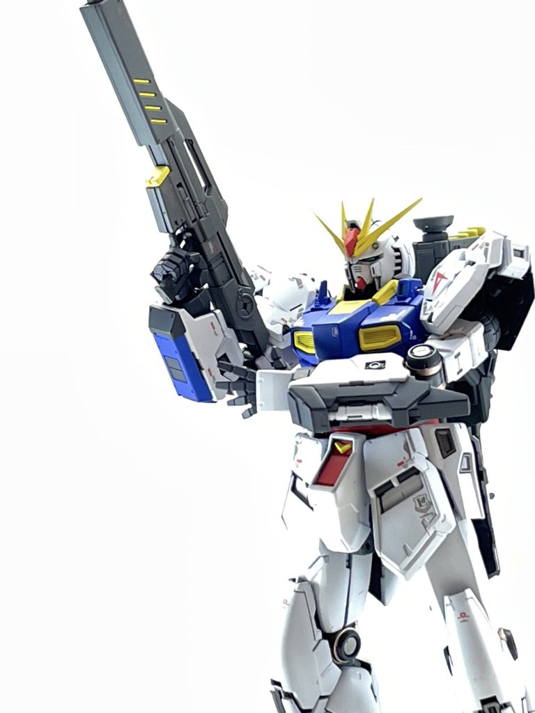 ライフルを構えて。