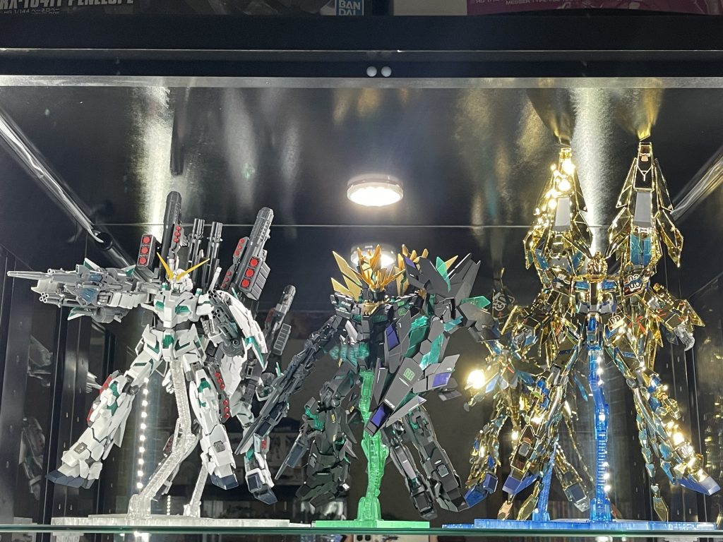 ユニコーン三銃士🦄🦄🦄1体目に作ったフルアーマーユニコーンでお腹いっぱいになり、もう2度とユニコーンは作らないと言っていました🤭一度作り始めるとどうでも良くなっている自分がいましたね👅今回のバンシィ・ノルンは100点の出来とは言えないものの、確実に自分のベストを更新しているという自負があります。フレームもガンシップグレイで塗装してれば〜などのたらればを言ってもキリがないので次のキットに自分の全てを注ぐだけですね😃