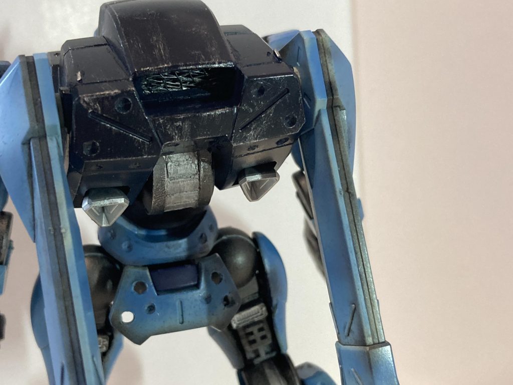 バックパックの加工部分中央のくぼみ部分は切り取って、水切りネットでメッシュ状の排熱口っぽく。胴後ろの部分はプラバンでレール付けて、段付き入れましたがちょっと雑でした。もう少し丁寧にやらないとダメですね。ご覧いただきありがとうございました。