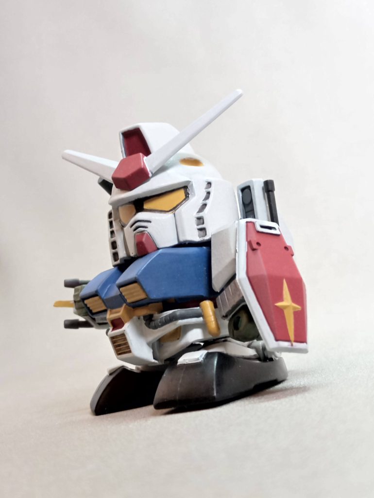 アーマーの下のガンダムも塗っていますが、塗膜ハゲが怖いので外しません。