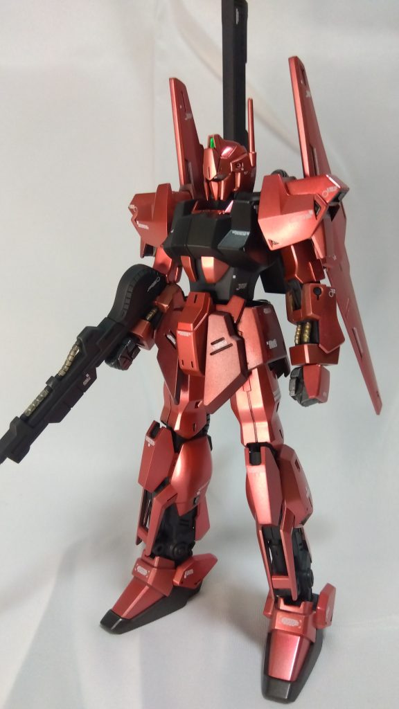 正面前景カラーガイド黒…グラファイトブラックとスターブライトアイアン混ぜたの赤…EXゴールドを下地にクリアルージュ上掛け濃い赤…EXシルバーにクリアレッド上掛け関節部等…メカサフスーパーヘビィ