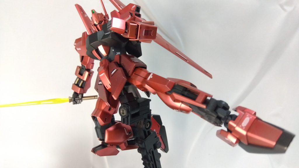 (やっぱり紅い機体はいいな…)カ「…。(大尉の考えてる事…なんとなく解る…)」