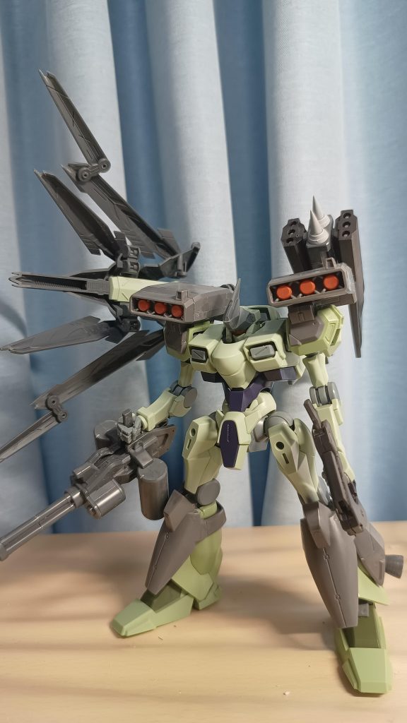 制作当時は背面兵装を逆にしていました(勘違いにより)