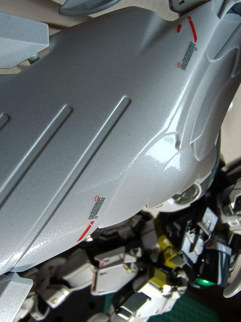 チタニウムフィニッシュをイメージして塗装をするも…チタニウムフィニッシュの実物を生で見たことがなく比較できず…