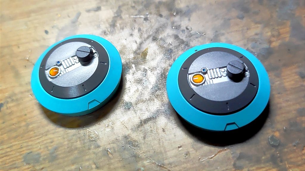 レドームです。センサー部分はクリアレジンの上にクリアイエローを塗って仕上げています。表面張力でドーム状になっているのが個人的にツボです。