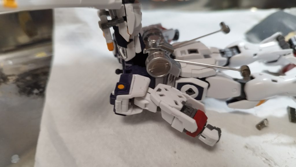 未改造(腰回りの支え)の場合、このコアファイター的なものが装着できません。