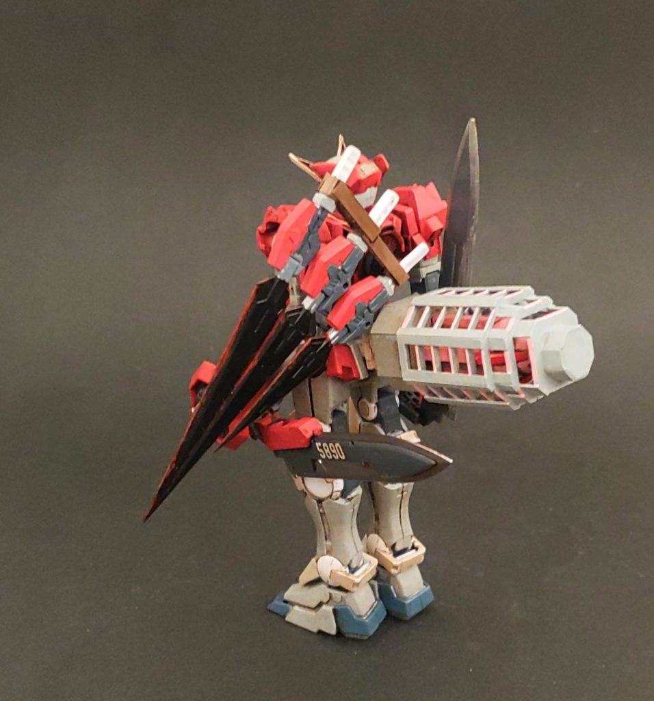 背中に背負わせたかったのでGNドライブは尻尾に格納させて頂きました。