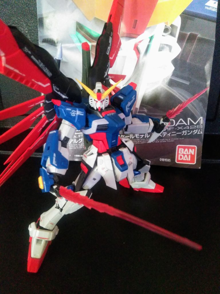 そしてこの子は「リアル グレード」です😤 発売は2013年。既に10年の月日が経っております🤔 イツモ通りに「サーベル & ブーメラン」😁 それにしてもエフェクトパーツのモールドが凄まじい😍