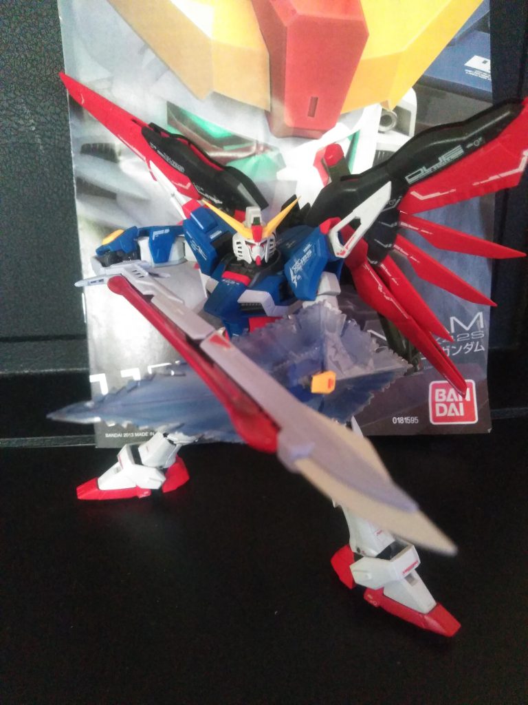 この「細かいパーツ」がポーズを着けると ポロリ PORORIと落ちて行く・・・😠💢💢 パーツ密度が高いので 「 重くて自立」が難しい😒💢💢「MMI-714 アロンダイト ビーム ソード」 可動パーツが折れないか不安が凄い😥「MX2351 ソリドゥス フルゴール ビーム シールド発生装置」 ナンだ!この字面の長さは😠