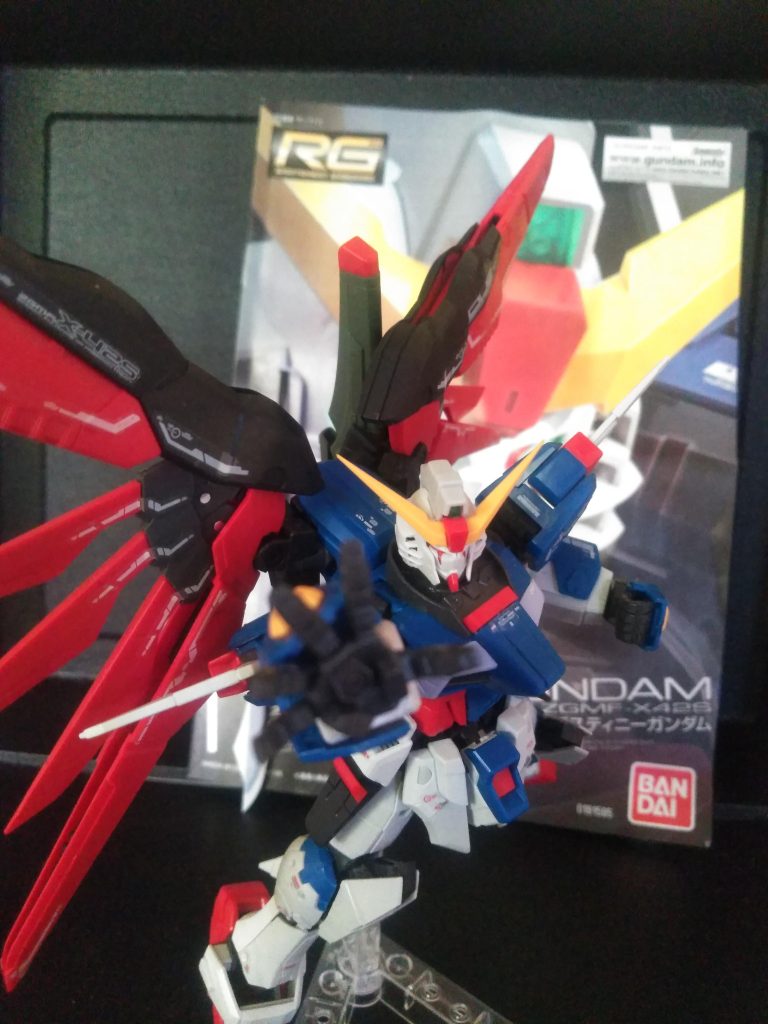 などと、愚痴ってミましたが、アクマで個人の感想なので忘れて下さい😏 年を重ねるとナンカこう「ソレッポイ」事が言いたくなるモノなのです😋(お前だけだ!👹)間違いなく「カッコ良く、凄まじい可動域の良キット」と相成ります💞 ふぅ😵💨 久しぶりだから、筆の走りが素晴らしい😆(いゃ、一日しか経っておらん👿)締めはヤッパリ「MMI-X340 パルナフィオキーナ掌部ビーム砲」😍💗