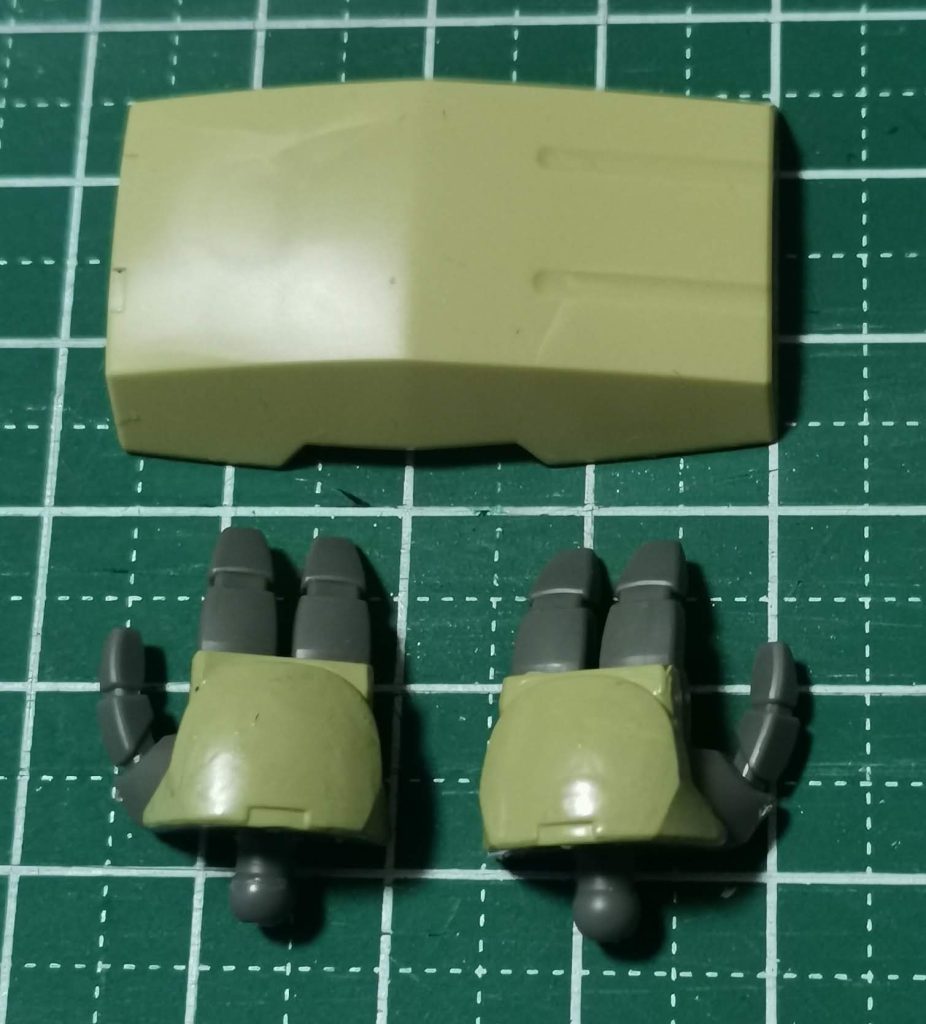 手の甲は調色で部分塗装