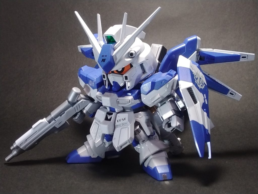 各種デカールはHG向けの物を貼りました。シールドの接続部分だけ少し弄って3mmのボールジョイントを仕込んであります。