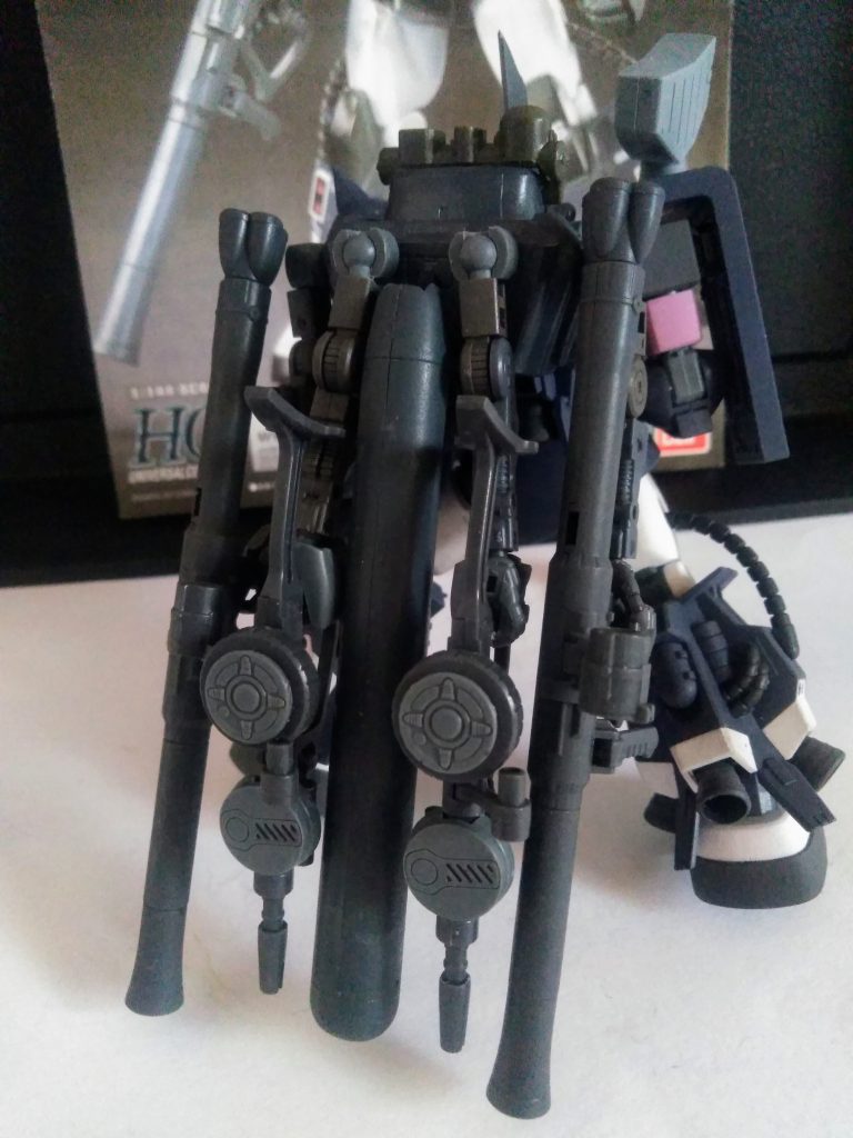 『ミツボシ中尉の06R』はビーム兵器の使用を前提に『オーバーチューンアップ』がされており、ジェネレータ及び推進剤関係が『ゲルググタイプ』と同等になっています。(勿論脳内設定です。)憧れだった『06R』を仮組したはいいけど、どう弄るか決められずに 4年程放置です😁