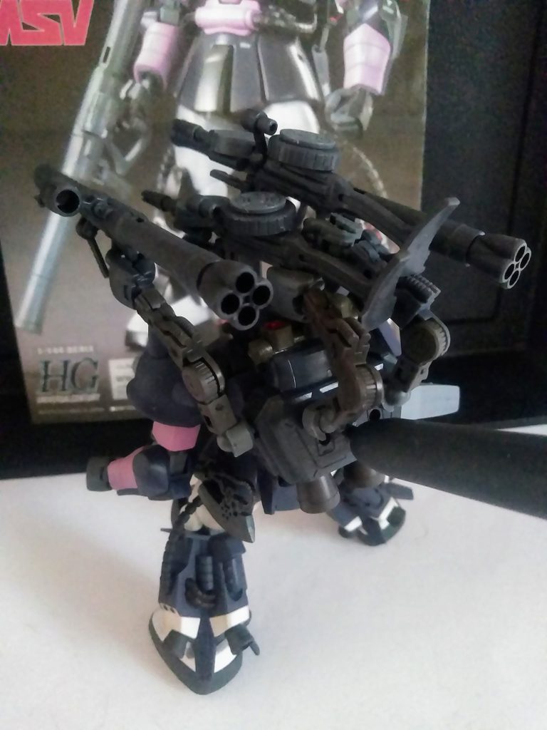 鉄血キットの余剰アームを使ってみました😁背中から伸びているのは『プロペラント タンク』です😆