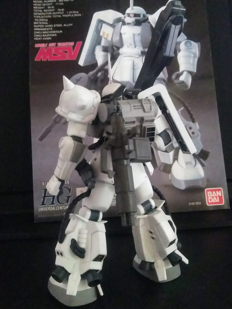 『オオカ中尉の06R』はビーム兵器の使用を前提に『オーバーチューンアップ』がされており、ジェネレータ及び推進剤関係が『ゲルググタイプ』と同等になっています。(勿論脳内設定です。)憧れだった『06R』を仮組したはいいけど、どうせならしっかり弄ろうと 4年間の放置です😁