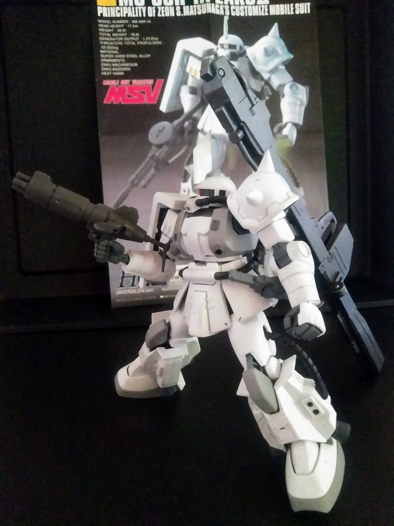 キシリア少将配下の『アクト ザクが装備するタイプのマシンガン』を携行🧐