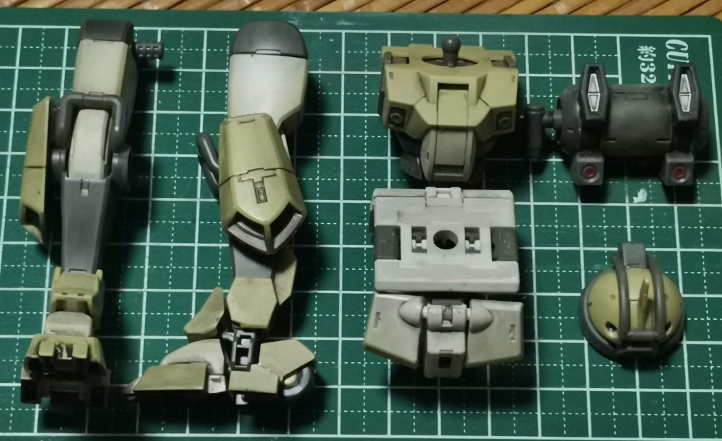 リアルタッチマーカーでウェザリングスラスター部分はウェザリングマスター（スス）で使用感を出す