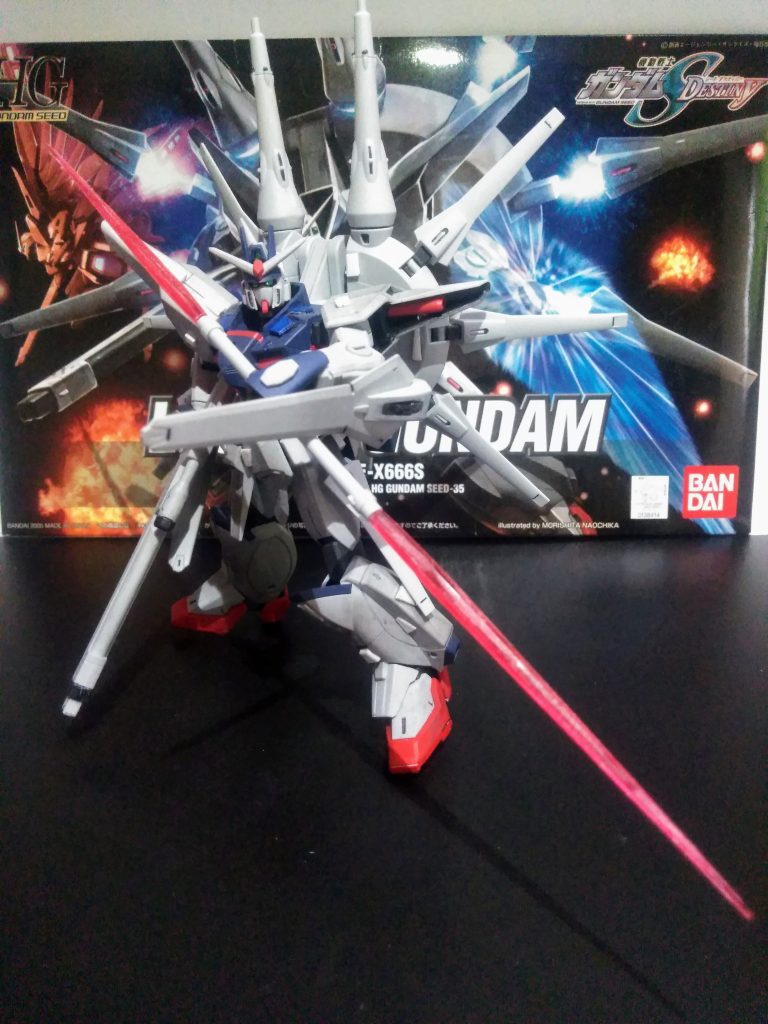 やっぱり定番「刀剣合体❗」 もっとも合体状態のモノが付属しています😂