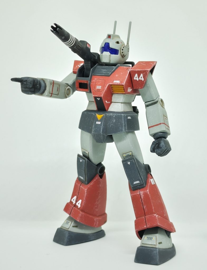 大した改造はしていません。メインカメラの形状修正、上腕延長、肩アーマー前後の厚み増しぐらいです。両手はキットのものを盛ったり削ったりしました。  