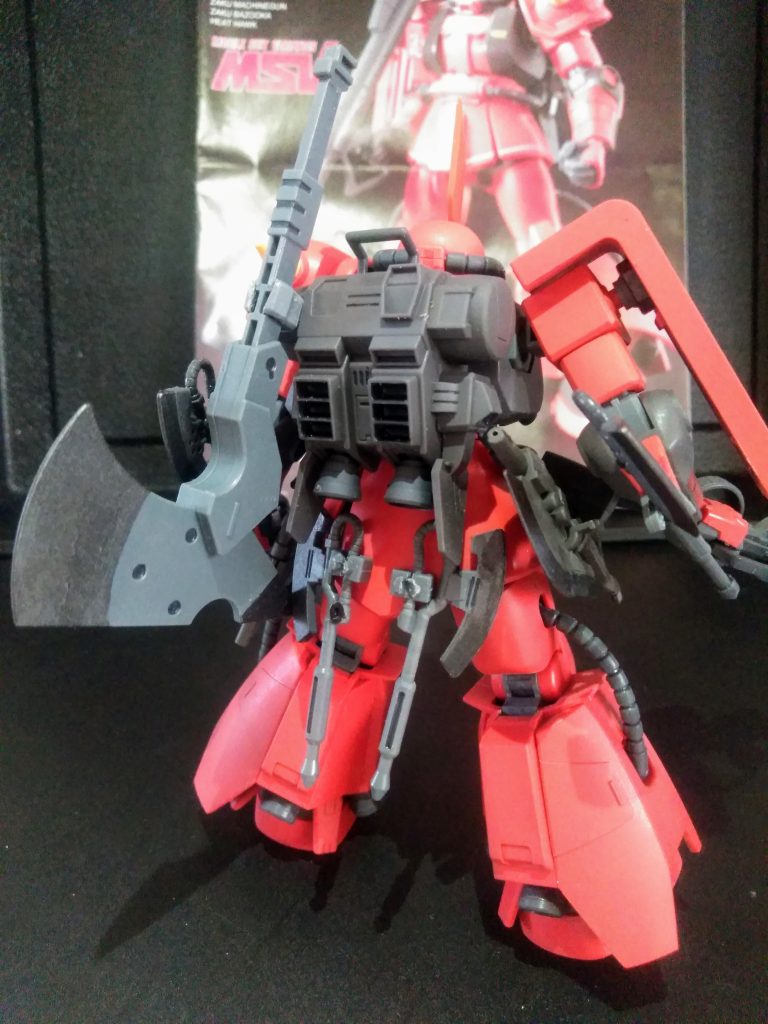 『イナ中尉の06R』はビーム兵器の使用を前提に『オーバーチューンアップ』がされており、ジェネレータ及び推進剤関係が『ゲルググタイプ』と同等になっています。(勿論脳内設定です。) 憧れだった『06R』を仮組したはいいけど、全然方向性が見えずにモヤモヤしながら 4年程放置です😁