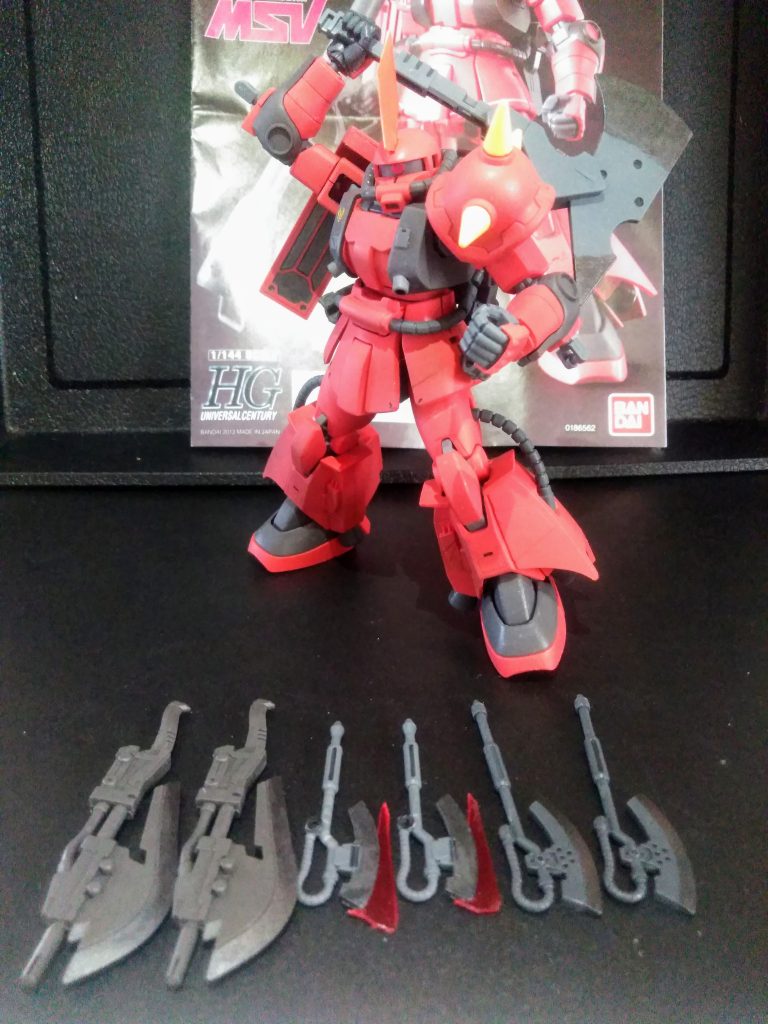 最後は背中に背負った「マサカリ アックス」を仰々しく抜刀です🤣 でも、斧は「抜刀」って言い方でイイノかしら🤔❓