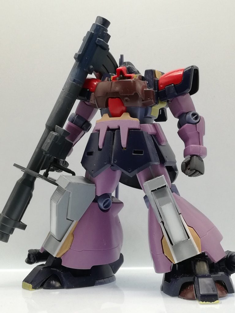 膝パッドは物足りないので結局プラ板で作り直し。