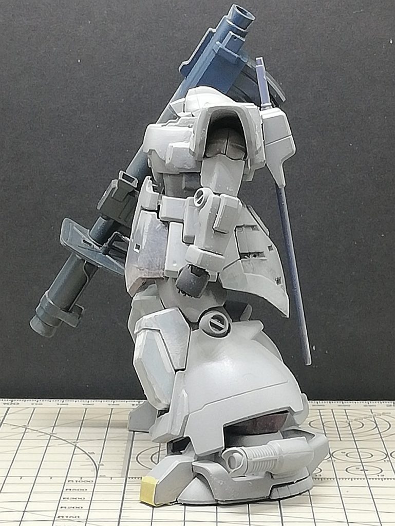 関節の位置関係は色々調整しています。リアスカートもニコイチで突き出しを強調。