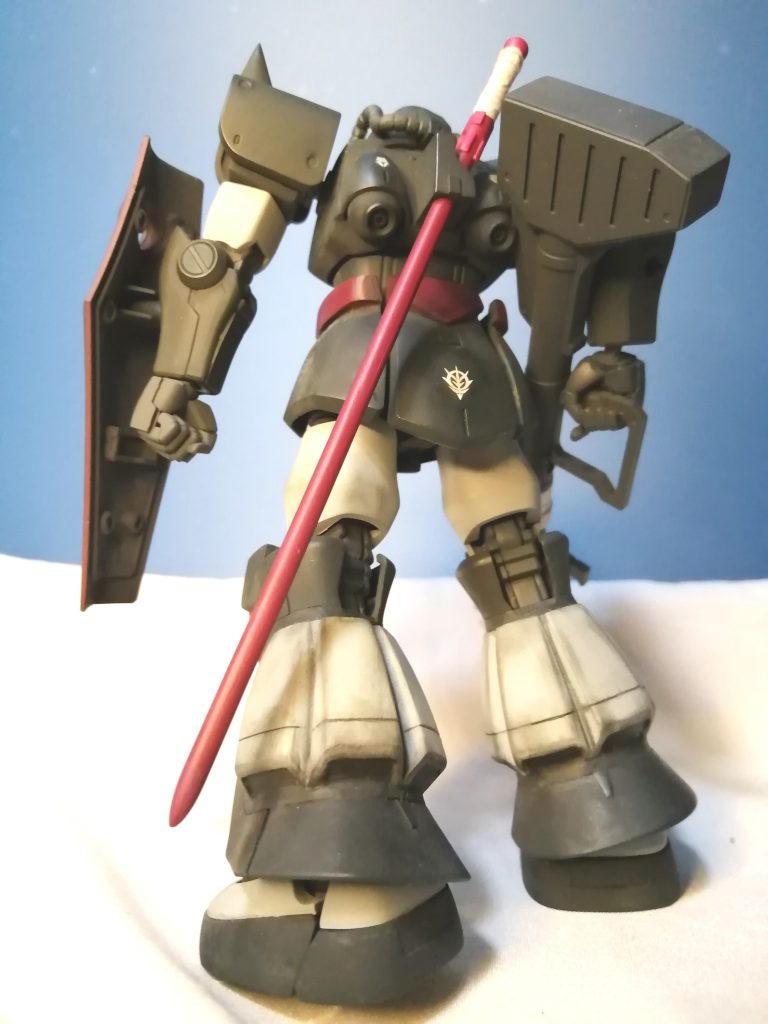 背面。何気にふくらはぎの複数のスラスターが特徴的な機体。お湯まるでお手軽複製してます。