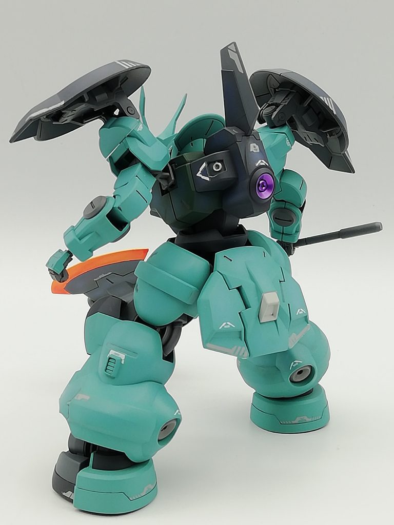 背中のバーニアもシルバー→クリアパープルで目立たせました。