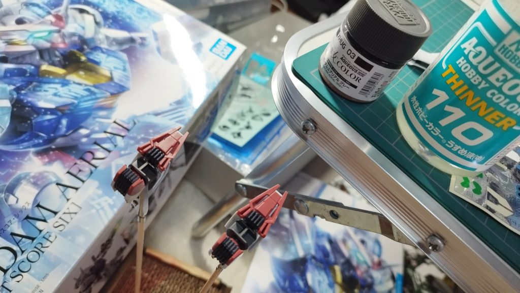 こことお尻のグレーをエアリアルグレーで筆塗りしただけです